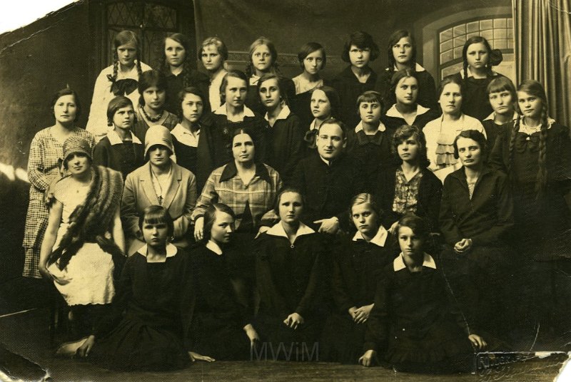 KKE 4642.jpg - Fot. Szkoła Podstawowa nr. 3. Siódma klasa Jadwigi Siemaszko (bez niej na zdjęciu), Wilno, 1937 r.